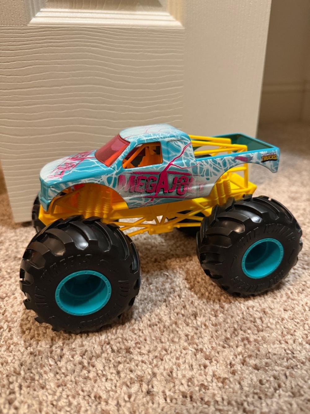 Hot Wheels Monster Trucks 1:24 Mega Jolt